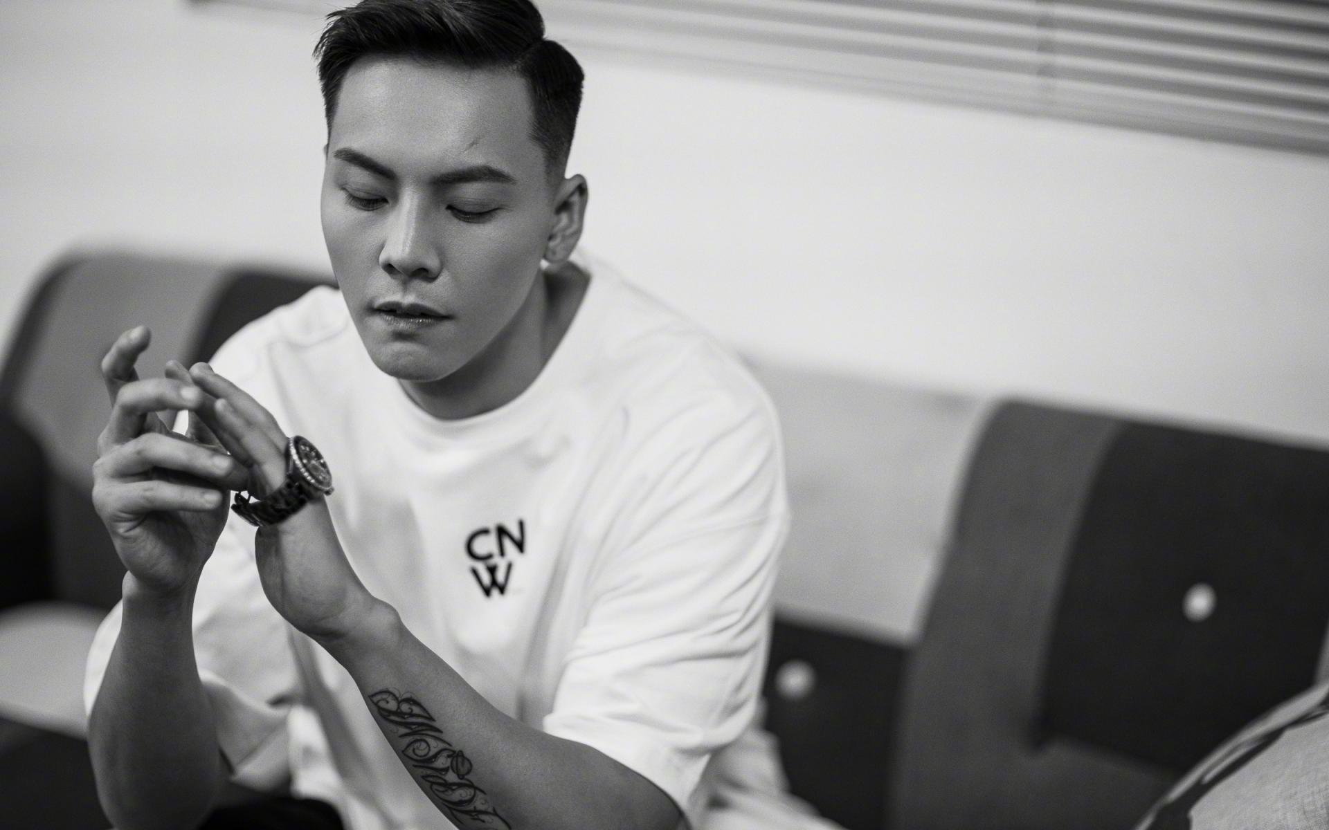 爱游戏智能平台-明日方舟“未来战士”线下线上的巅峰对抗即将开幕，明日方舟未来角色