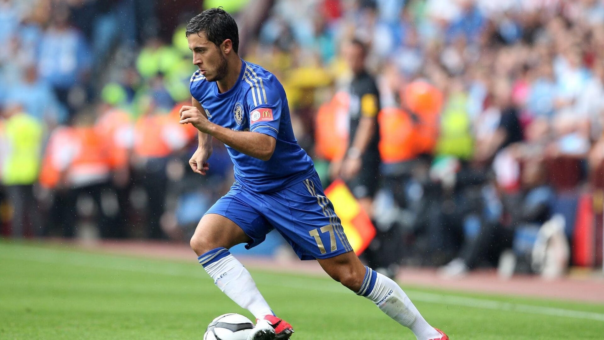 “东安湖体育公园铁人三项:泳池、跑道、赛道挑战极限体力”